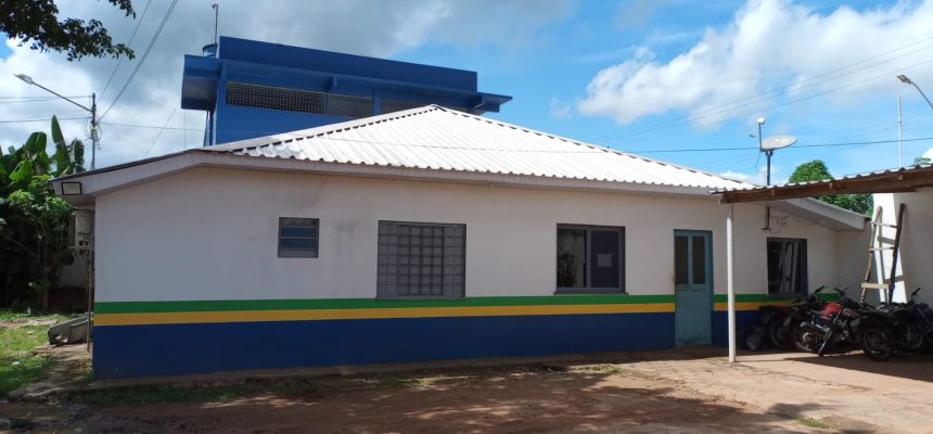 A Polícia Civil do Amazonas (PC-AM), por meio da 39ª Delegacia Interativa de Polícia (DIP) de Autazes (a 113 quilômetros de Manaus), em ação integrada com a Polícia Militar do Amazonas (PMAM) e a Guarda Civil Municipal (GCM), cumpriu, na segunda-feira (17/02), um mandado de prisão preventiva contra um homem, de 47 anos, e apreendeu um adolescente, de 17 anos, que são pai e filho, investigados por cometerem diversos furtos qualificados em estabelecimentos comerciais do município.