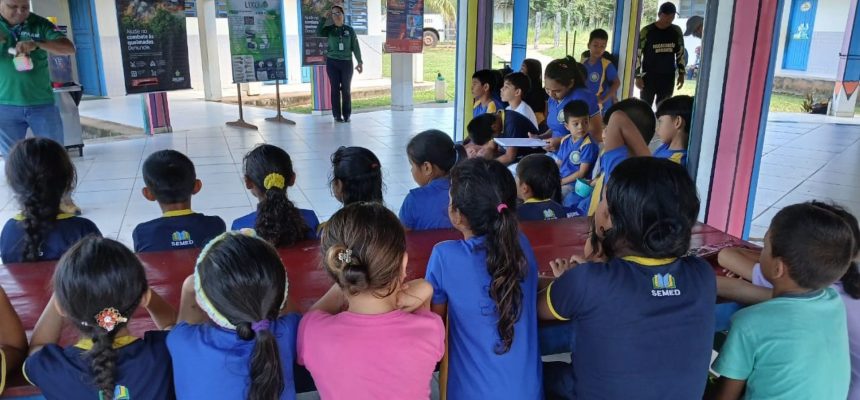 O Instituto de Proteção Ambiental do Amazonas (Ipaam) iniciou, nesta segunda-feira (28), uma campanha de educação ambiental no município de Autazes (a 113 km de Manaus). A ação segue até o dia 1º de agosto, com palestras voltadas a alunos, professores e moradores das zonas urbana e rural. A iniciativa conta com apoio da Secretaria Municipal de Meio Ambiente e do Corpo de Bombeiros Militar do Amazonas.